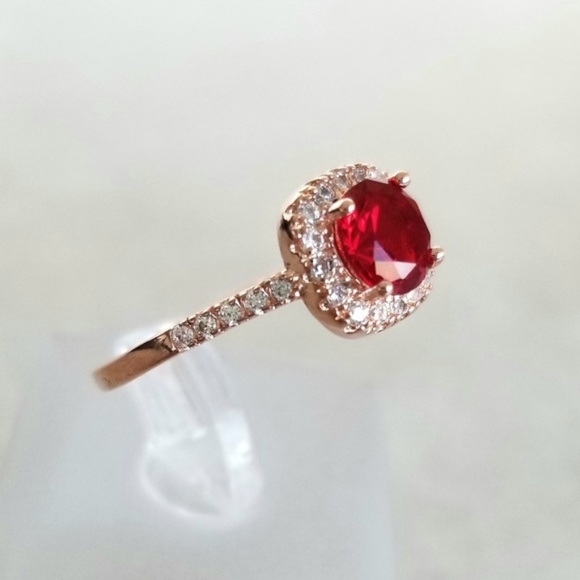 18k Ruby Ring - Picture 5 of 8